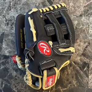 Rawlings Black and Cream Leather Baseball Glove